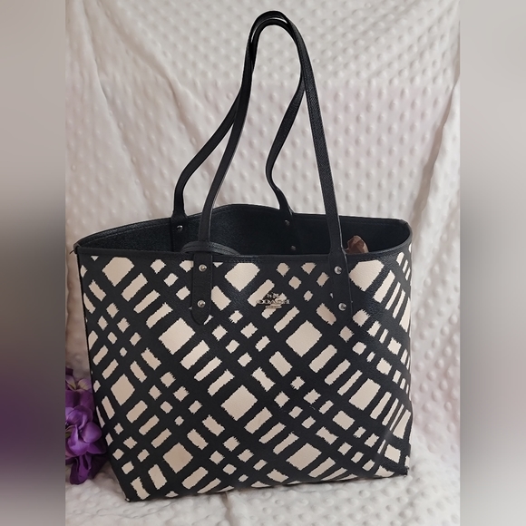 EUC COACH Leather Shoulder Bag Reversible - Picture 9 of 10